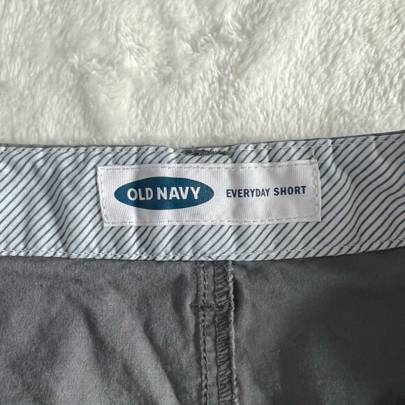 Old Navy Gray Everyday Short Size 12 - Picture 3 of 7